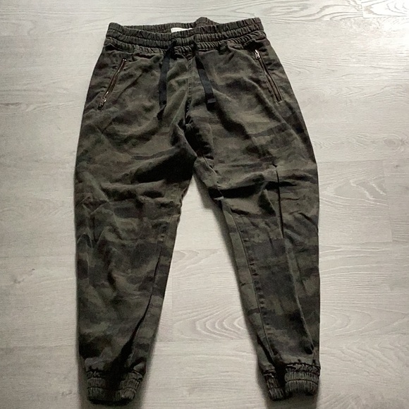 TNA Camo Pants - Picture 1 of 3